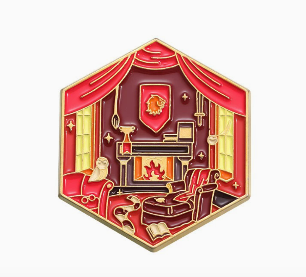 Harry Potter Fantasy movie common room pin - cartoon design cute enamel pin badge lapel pin brooches  - Hexagonal badge with a Hogwarts common room design featuring a fireplace, curtains, and books. 